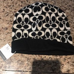 Women’s coach knit logo hat